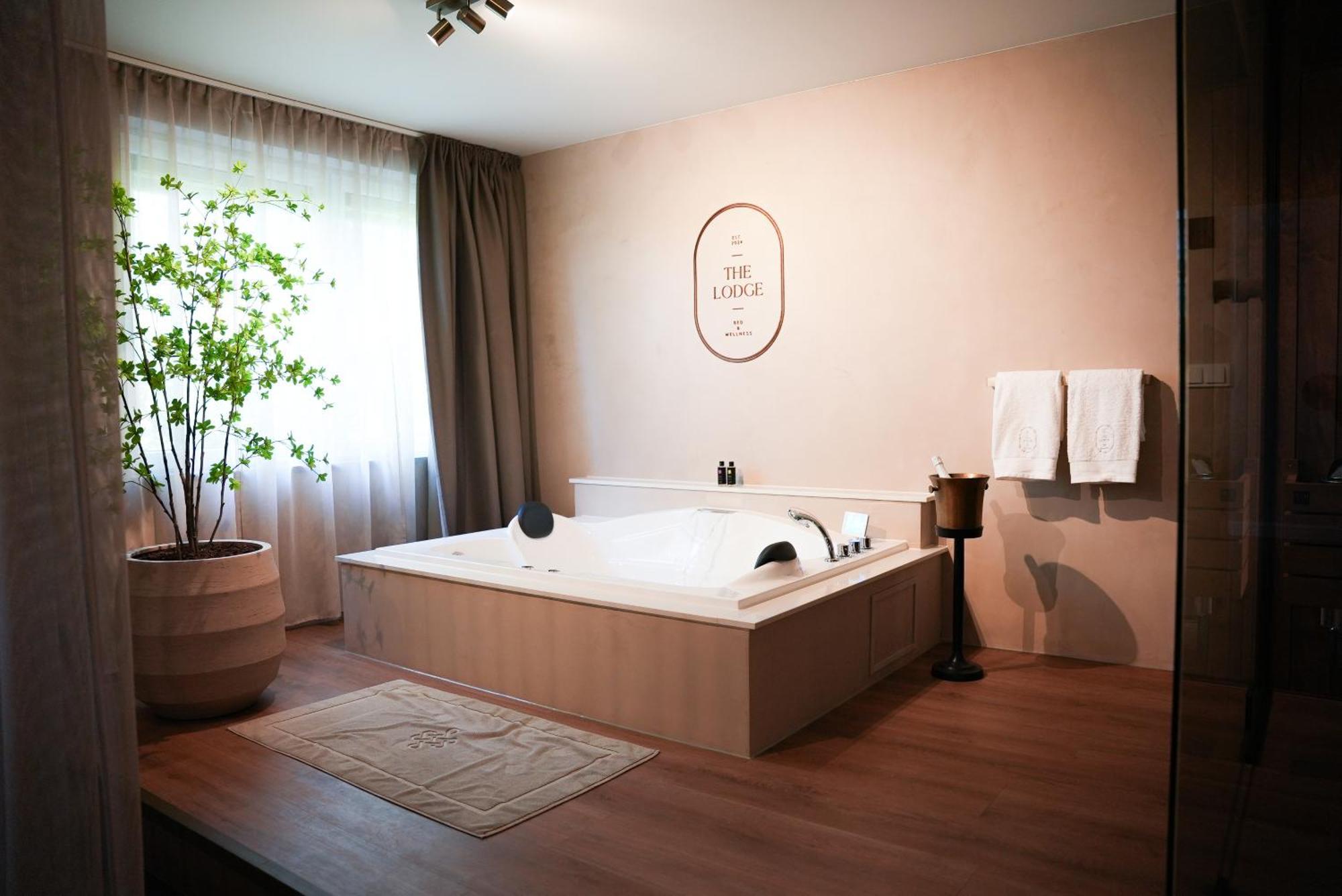 The Lodge Bed & Wellness Oisterwijk Sauna, Jacuzzi, Luxury Moergestel Kültér fotó