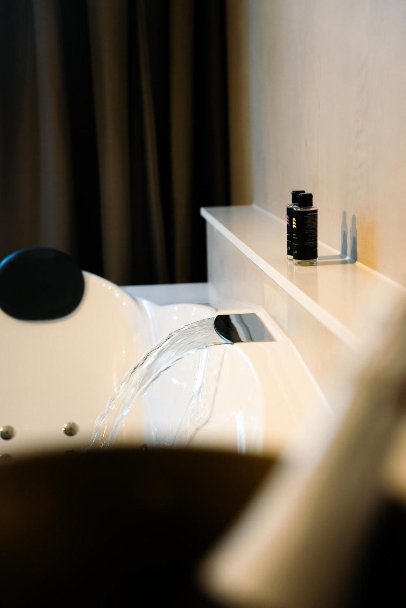 The Lodge Bed & Wellness Oisterwijk Sauna, Jacuzzi, Luxury Moergestel Kültér fotó