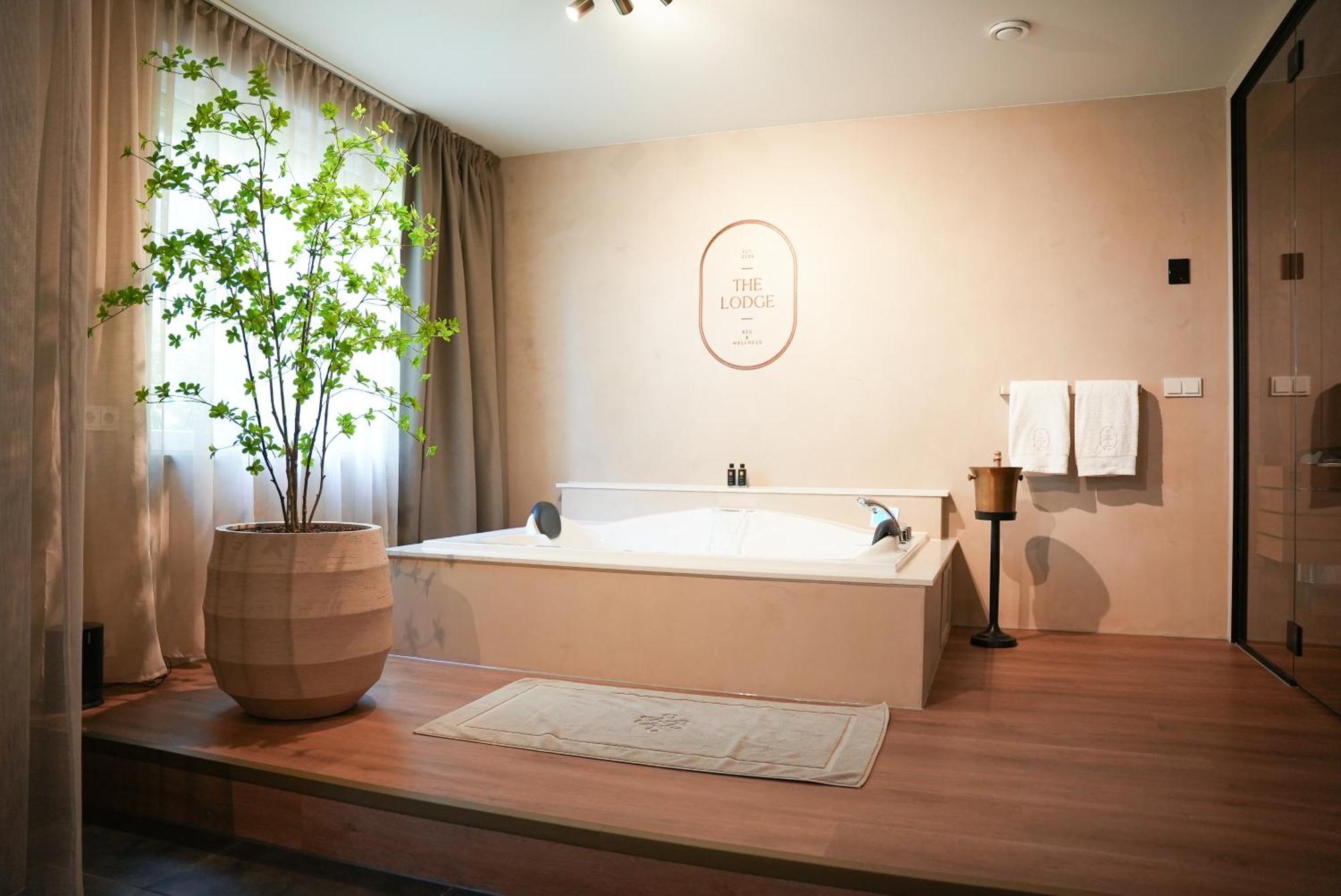 The Lodge Bed & Wellness Oisterwijk Sauna, Jacuzzi, Luxury Moergestel Kültér fotó